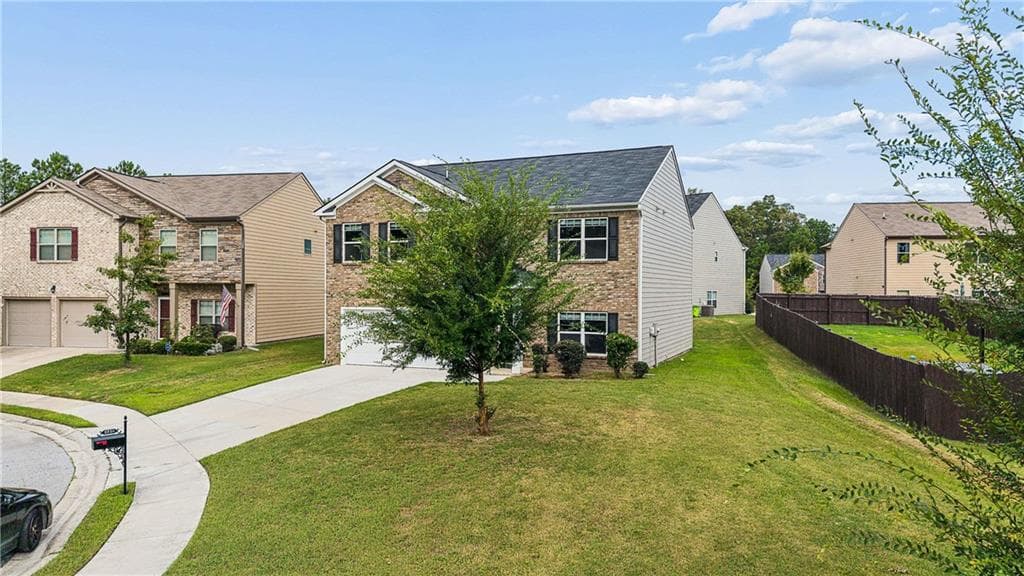 5 bedroom, 3 bathroom, 2,364 sq ft single family residence for sale at 5758 Barrington Run, Union City, GA 30291 — photo 2