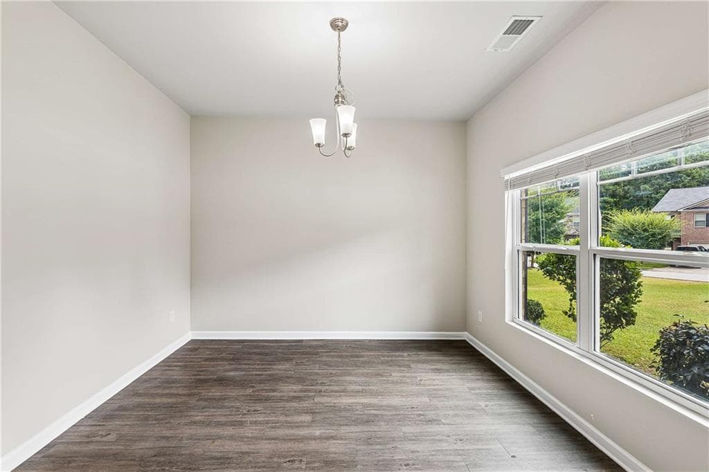 5 bedroom, 3 bathroom, 2,364 sq ft single family residence for sale at 5758 Barrington Run, Union City, GA 30291 — photo 7