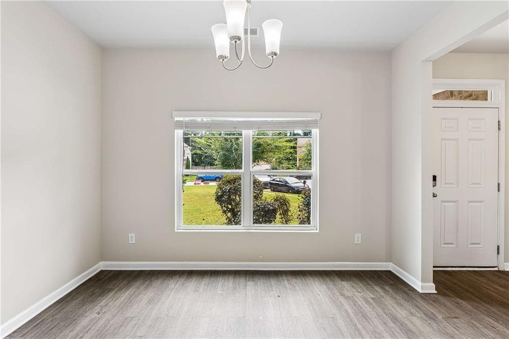 5 bedroom, 3 bathroom, 2,364 sq ft single family residence for sale at 5758 Barrington Run, Union City, GA 30291 — photo 8