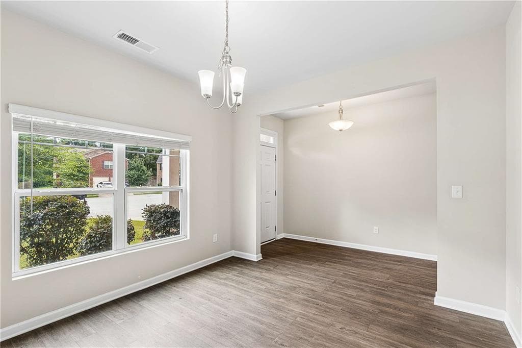 5 bedroom, 3 bathroom, 2,364 sq ft single family residence for sale at 5758 Barrington Run, Union City, GA 30291 — photo 9
