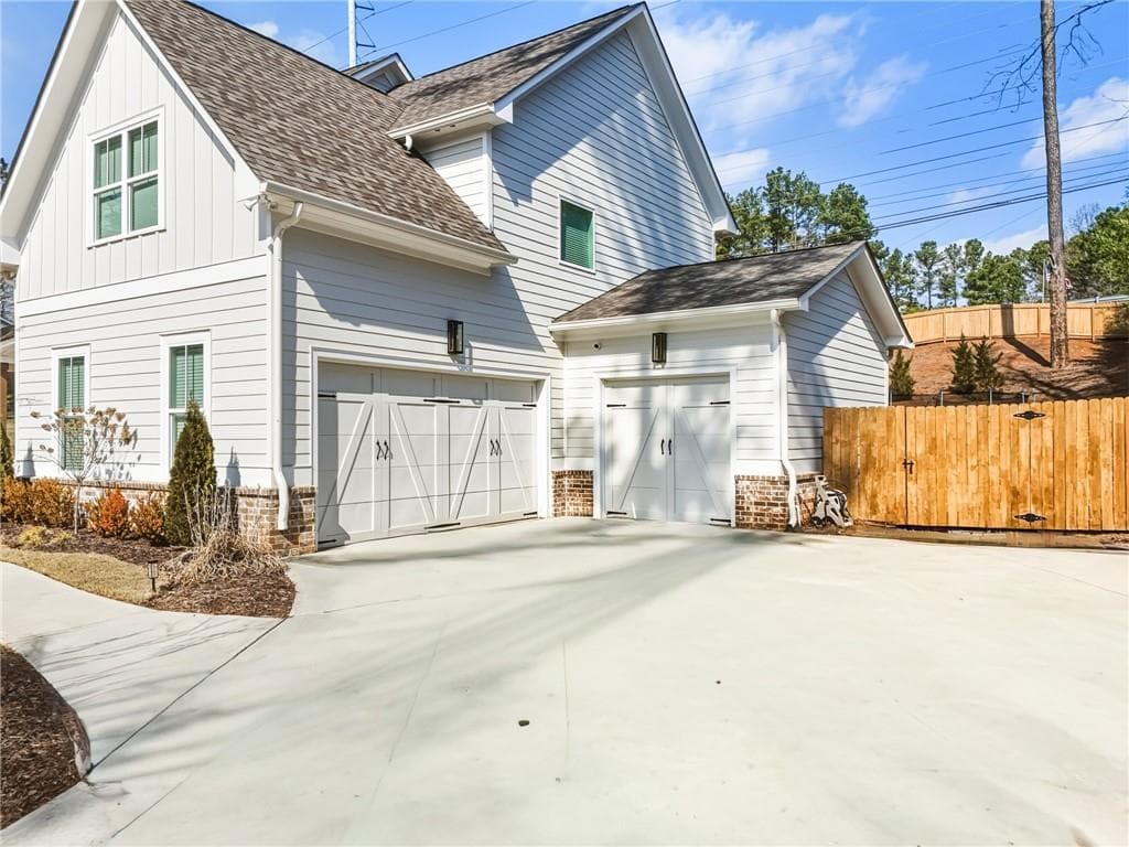 5 bedroom, 4 bathroom, 3,658 sq ft single family residence for sale at 2143 Old Dallas Road, Marietta, GA 30064 — photo 2