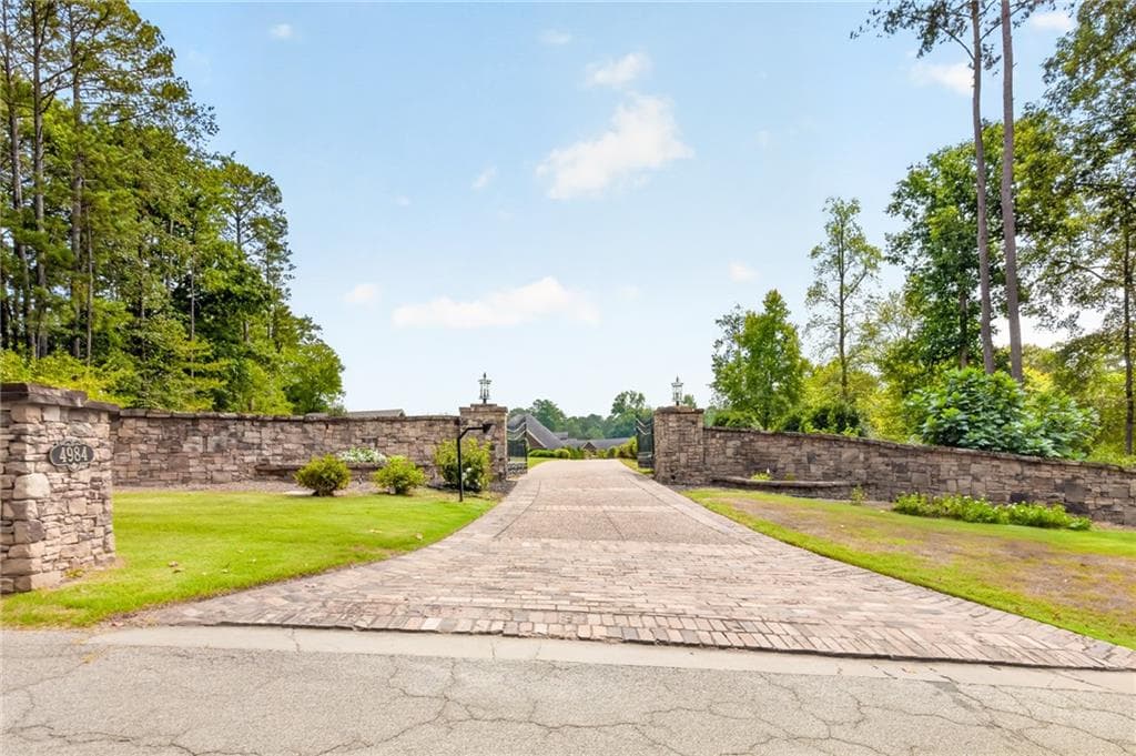 5 bedroom, 5 bathroom, 9,539 sq ft single family residence for sale at 4984 Donald Drive, Loganville, GA 30052 — photo 3