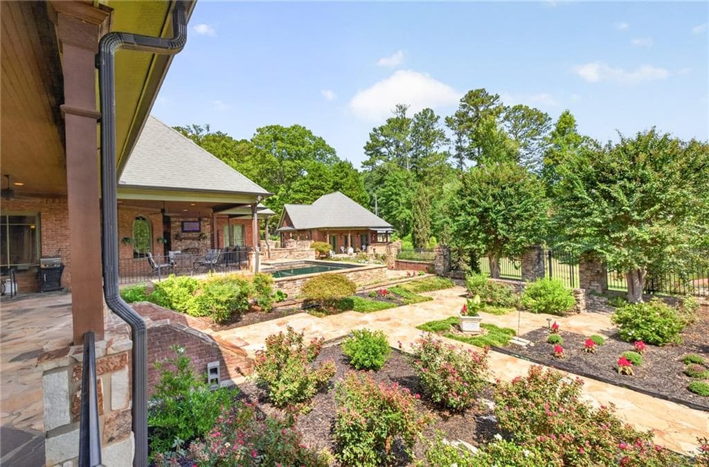 5 bedroom, 5 bathroom, 9,539 sq ft single family residence for sale at 4984 Donald Drive, Loganville, GA 30052 — photo 9