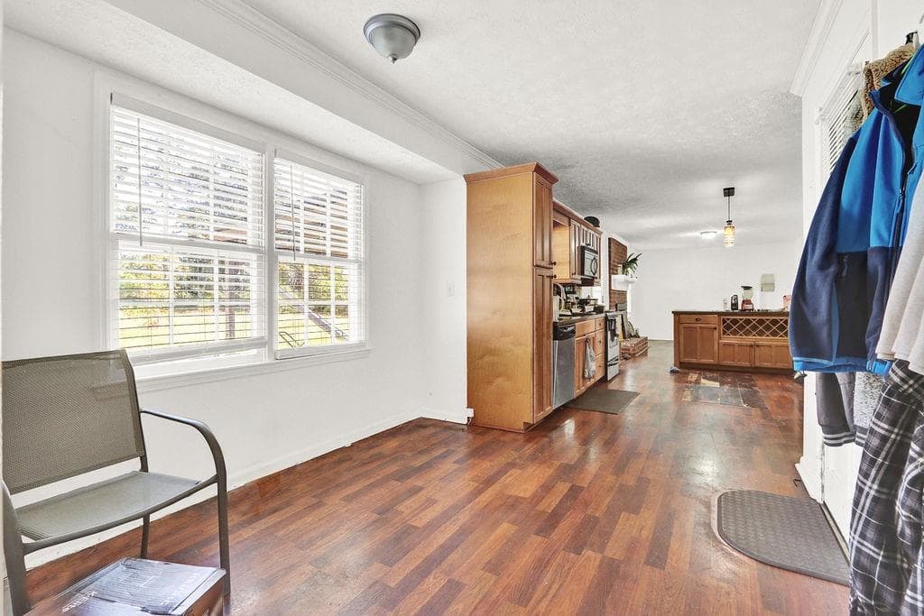 3 bedroom, 2 bathroom, 1,641 sq ft single family residence for sale at 2122 Colonial Oak Way, Stone Mountain, GA 30087 — photo 3