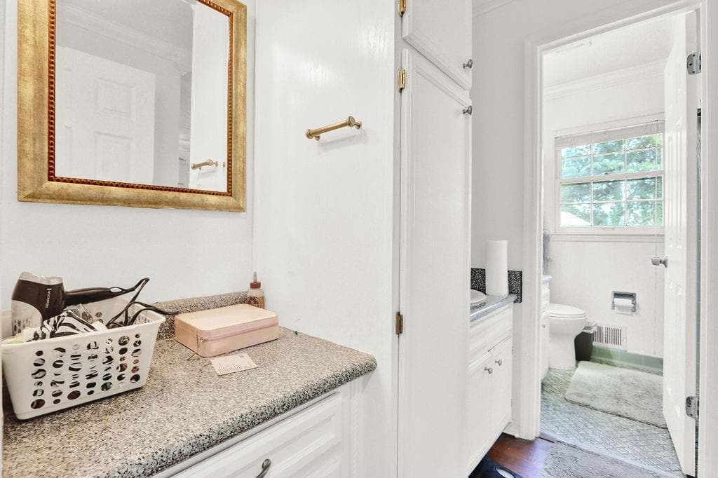 3 bedroom, 2 bathroom, 1,641 sq ft single family residence for sale at 2122 Colonial Oak Way, Stone Mountain, GA 30087 — photo 8