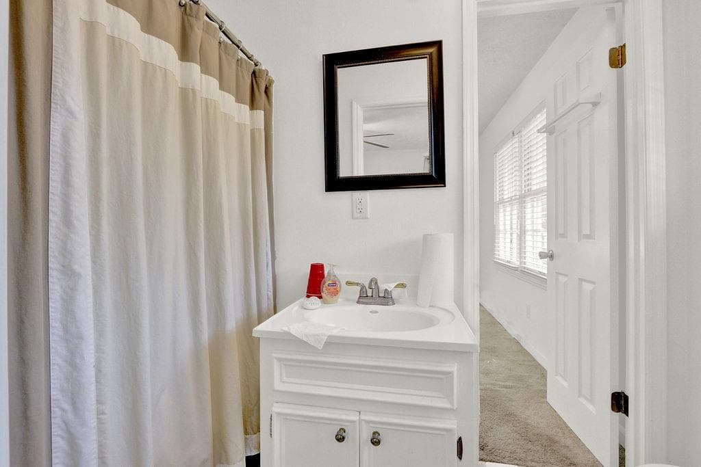 3 bedroom, 2 bathroom, 1,641 sq ft single family residence for sale at 2122 Colonial Oak Way, Stone Mountain, GA 30087 — photo 9