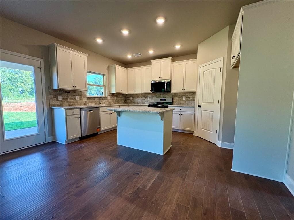 5 bedroom, 4 bathroom single family residence for sale at 1027 Lakeview Oaks Court, Grayson, GA 30017 — photo 9