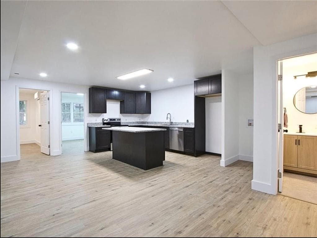 6 bedroom, 4 bathroom, 4,571 sq ft single family residence for sale at 1305 Fontainebleau Court, Lawrenceville, GA 30043 — photo 6