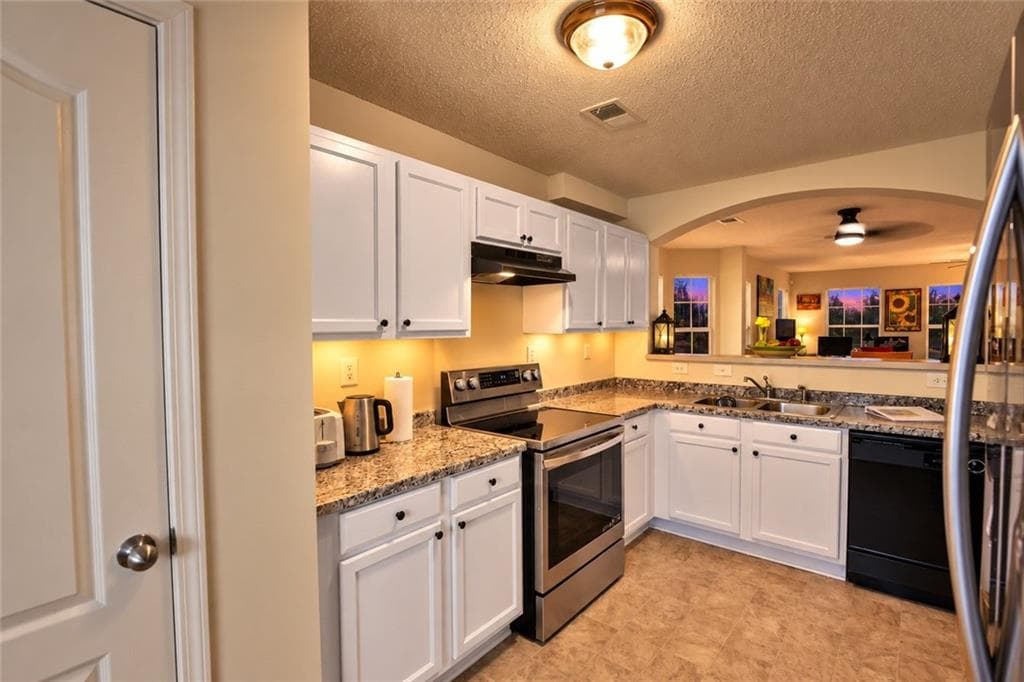 2 bedroom, 3 bathroom, 1,404 sq ft townhouse under contract at 749 Outlook Way, South Fulton, GA 30349 — photo 7