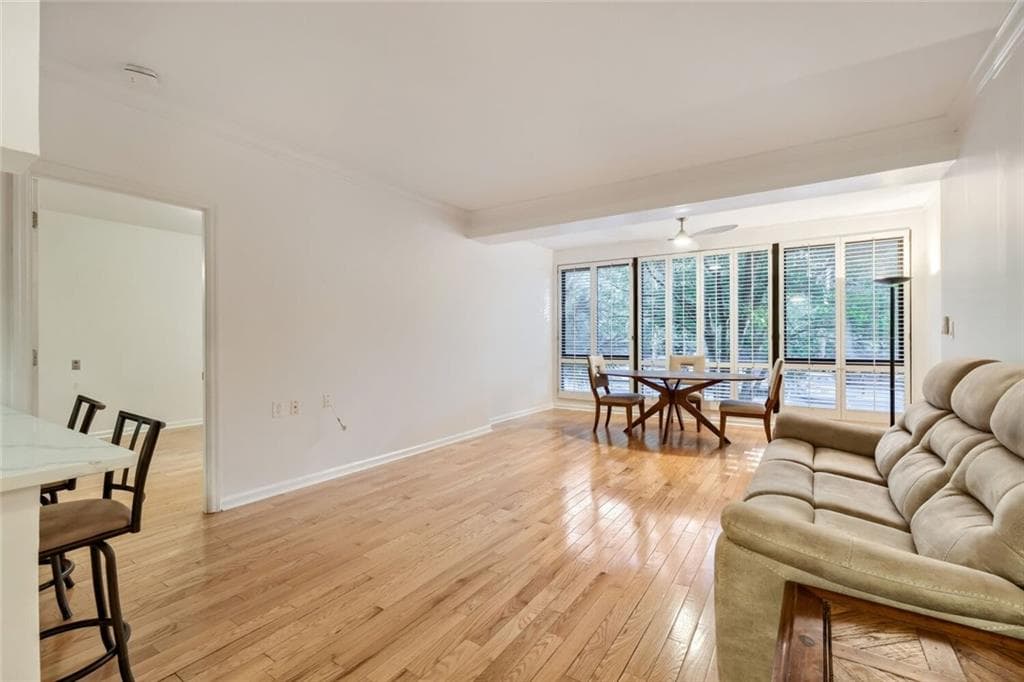 2 bedroom, 2 bathroom, 1,088 sq ft condominium for sale at 1800 Clairmont Lake 218, Decatur, GA 30033 — photo 4