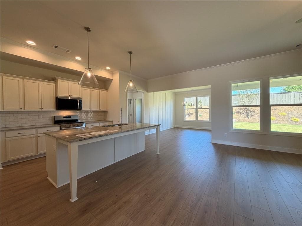 3 bedroom, 2 bathroom, 2,153 sq ft single family residence for sale at 196 Oakdale Road, Jefferson, GA 30549 — photo 8