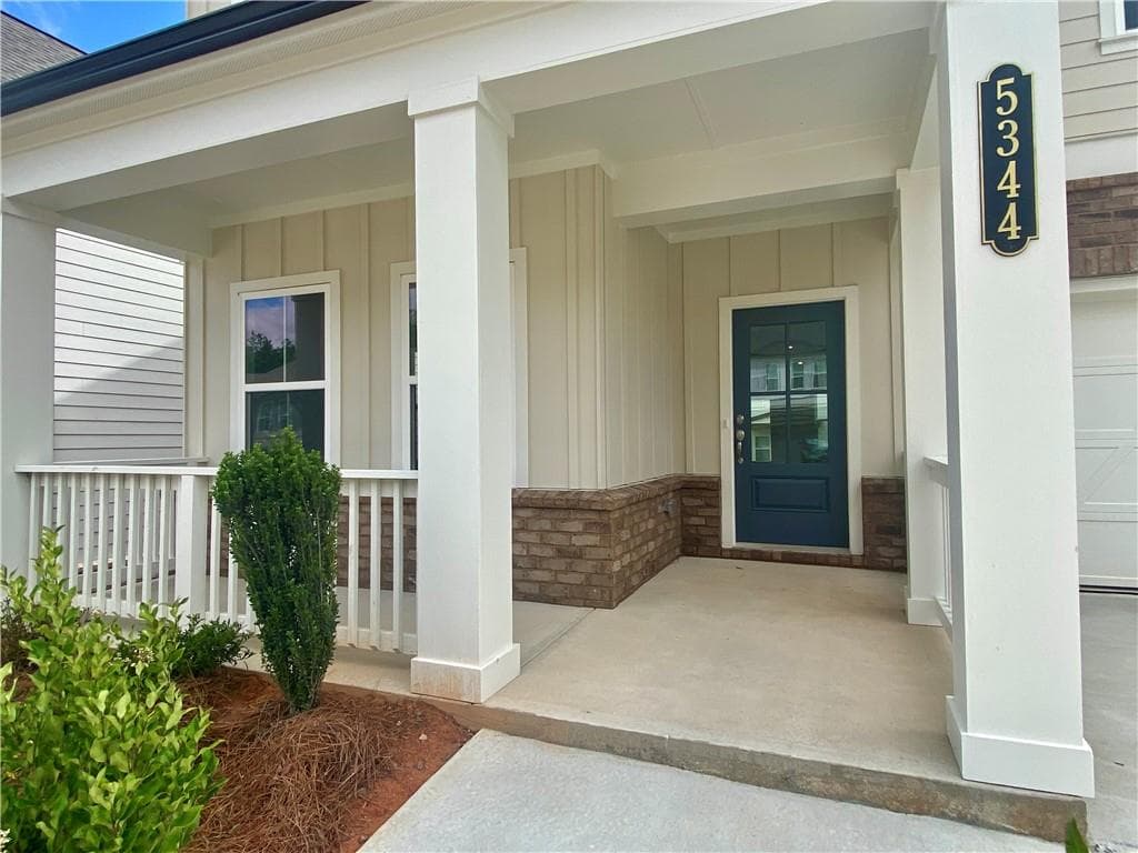 5 bedroom, 4 bathroom, 2,801 sq ft single family residence under contract at 5361 Callahan Trace, Flowery Branch, GA 30542 — photo 2