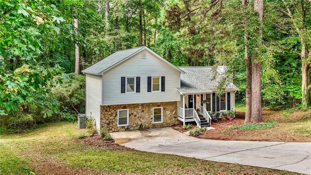 5 bedroom, 3 bathroom, 1,790 sq ft single family residence for sale at 4585 Muirwood Circle, Powder Springs, GA 30127 — photo 3