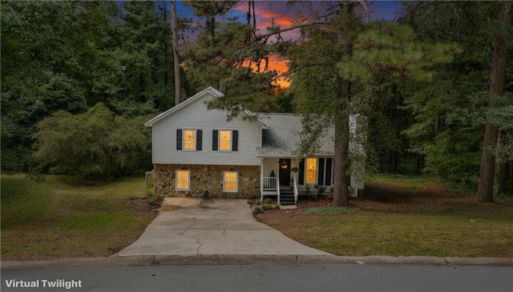 5 bedroom, 3 bathroom, 1,790 sq ft single family residence for sale at 4585 Muirwood Circle, Powder Springs, GA 30127 — photo 4