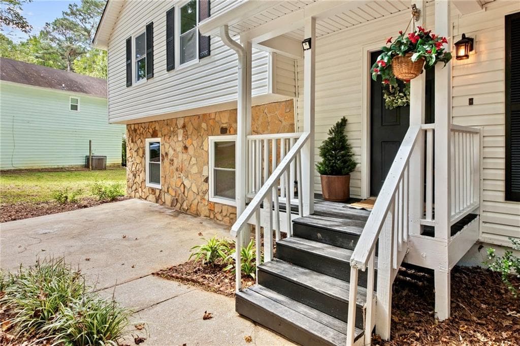 5 bedroom, 3 bathroom, 1,790 sq ft single family residence for sale at 4585 Muirwood Circle, Powder Springs, GA 30127 — photo 5