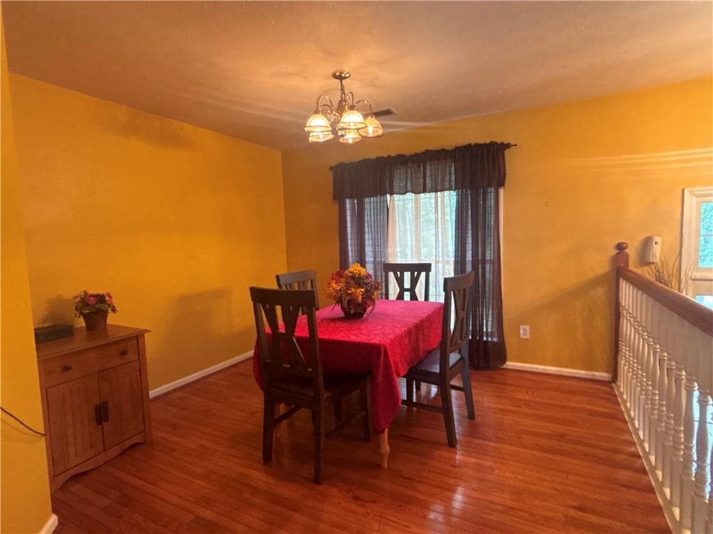 6 bedroom, 3 bathroom, 2,318 sq ft single family residence for sale at 40 Happy Valley Court, Newnan, GA 30263 — photo 4