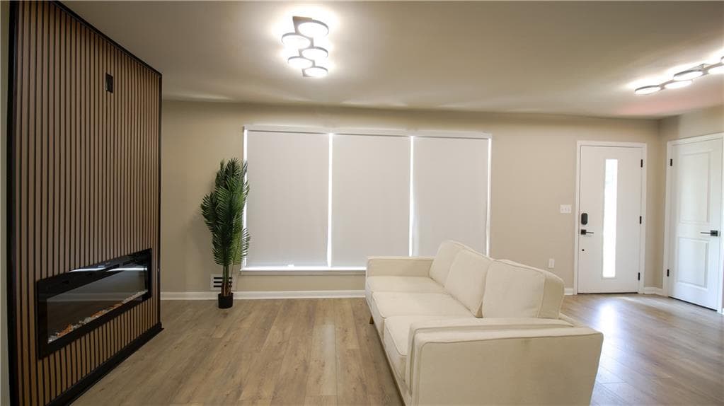3 bedroom, 2 bathroom, 1,249 sq ft single family residence for sale at 5207 White Boulevard, Mableton, GA 30126 — photo 3