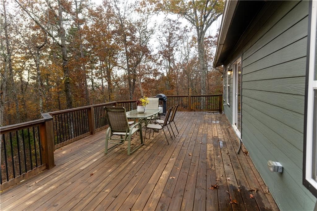 3 bedroom, 4 bathroom, 1,200 sq ft single family residence for sale at 444 Emperor Drive, Toccoa, GA 30577 — photo 2