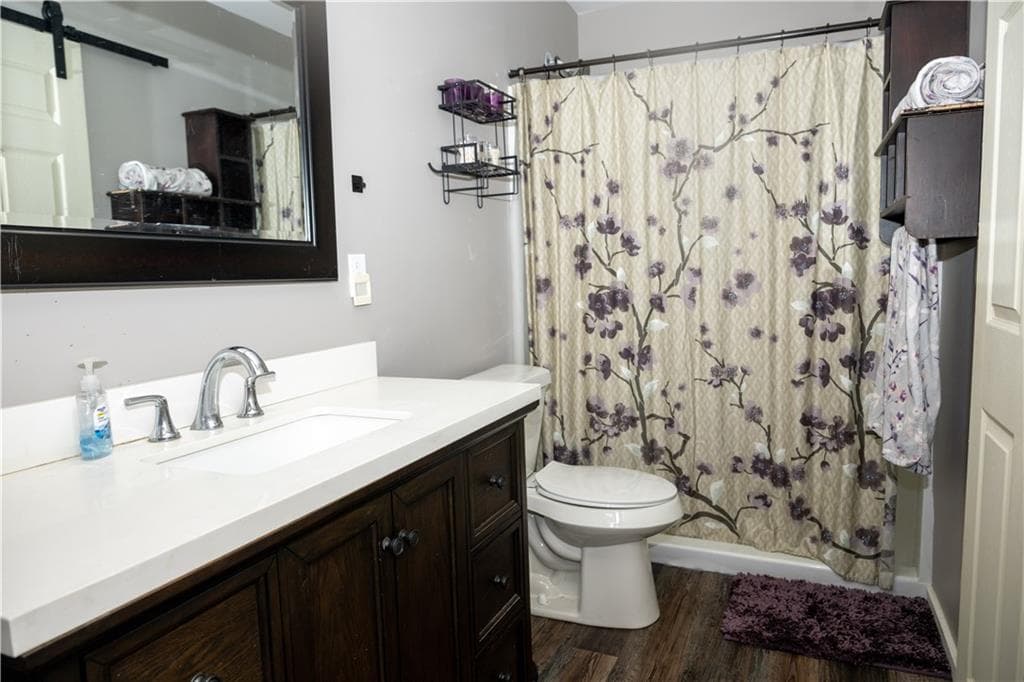 3 bedroom, 4 bathroom, 1,200 sq ft single family residence for sale at 444 Emperor Drive, Toccoa, GA 30577 — photo 5