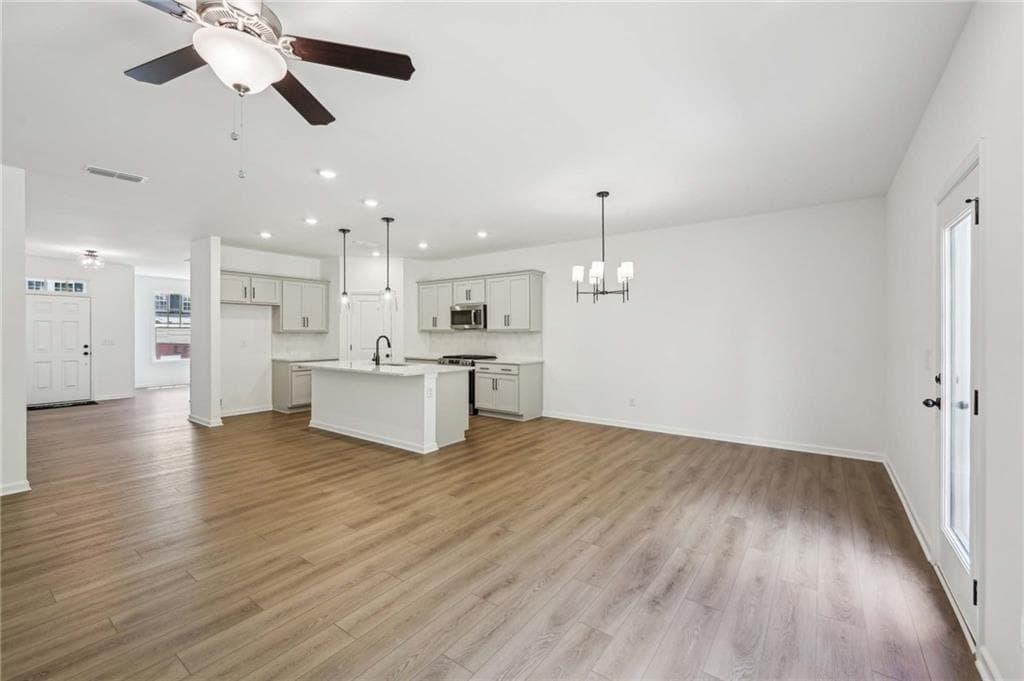 5 bedroom, 4 bathroom, 2,801 sq ft single family residence under contract at 5361 Callahan Trace, Flowery Branch, GA 30542 — photo 7
