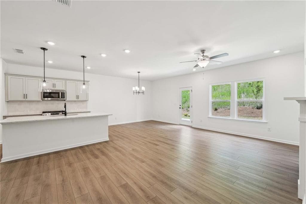 5 bedroom, 4 bathroom, 2,801 sq ft single family residence under contract at 5361 Callahan Trace, Flowery Branch, GA 30542 — photo 8