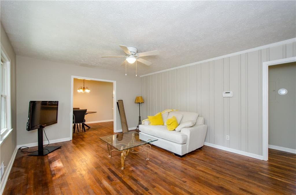 4 bedroom, 2 bathroom, 1,380 sq ft single family residence for sale at 123 Arnold Place, Jonesboro, GA 30236 — photo 2