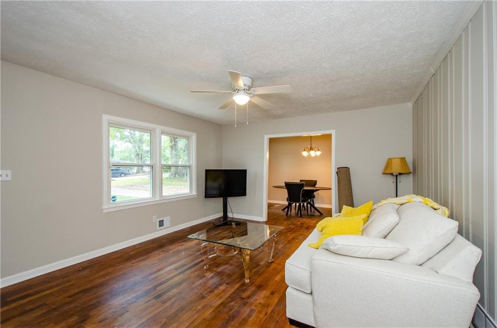 4 bedroom, 2 bathroom, 1,380 sq ft single family residence for sale at 123 Arnold Place, Jonesboro, GA 30236 — photo 3