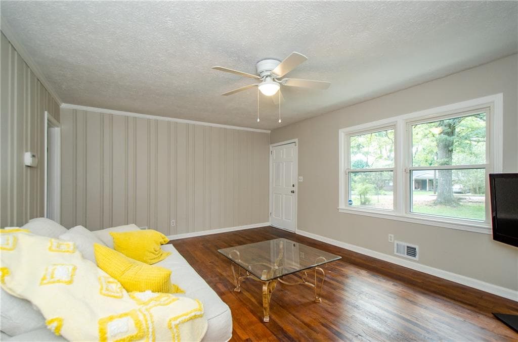 4 bedroom, 2 bathroom, 1,380 sq ft single family residence for sale at 123 Arnold Place, Jonesboro, GA 30236 — photo 4