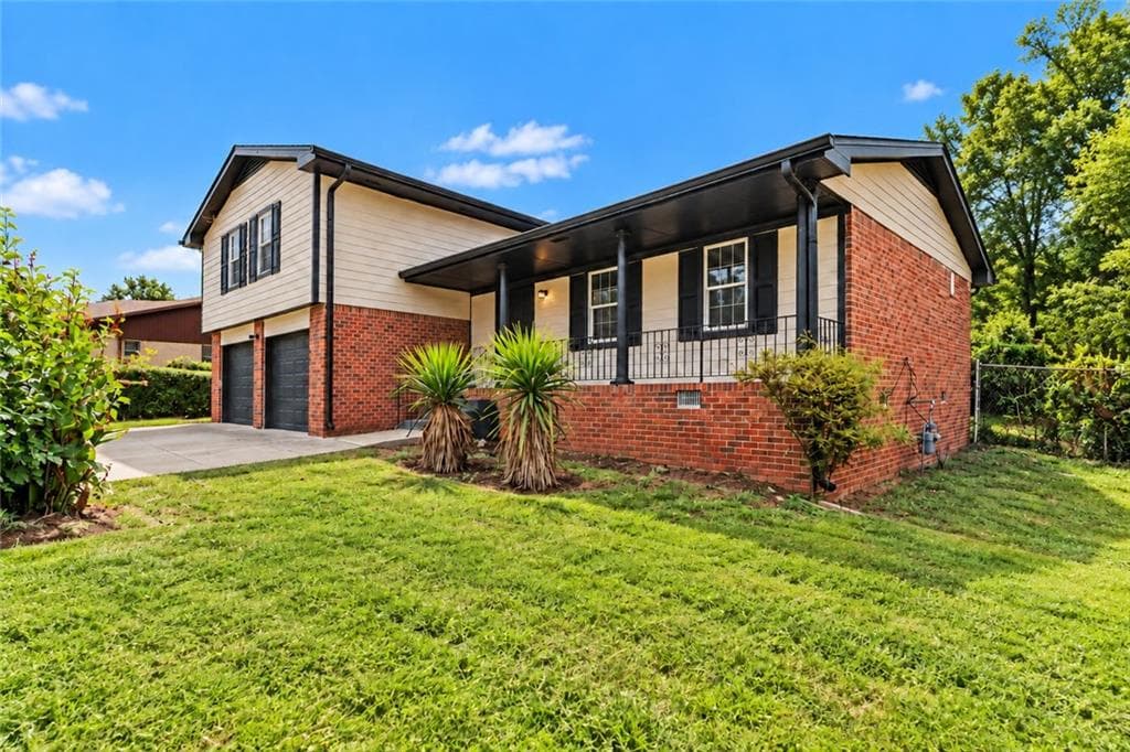 4 bedroom, 3 bathroom, 2,475 sq ft single family residence for sale at 4145 Emerald North Drive, Decatur, GA 30035 — photo 2