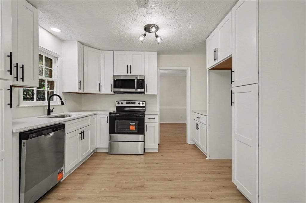 4 bedroom, 3 bathroom, 2,475 sq ft single family residence for sale at 4145 Emerald North Drive, Decatur, GA 30035 — photo 7