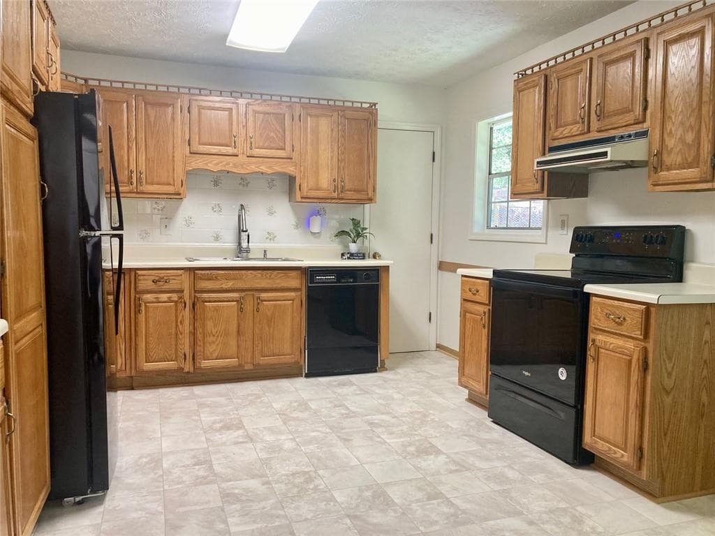 3 bedroom, 2 bathroom, 1,056 sq ft single family residence for sale at 50 Foxboro Court, Powder Springs, GA 30127 — photo 4