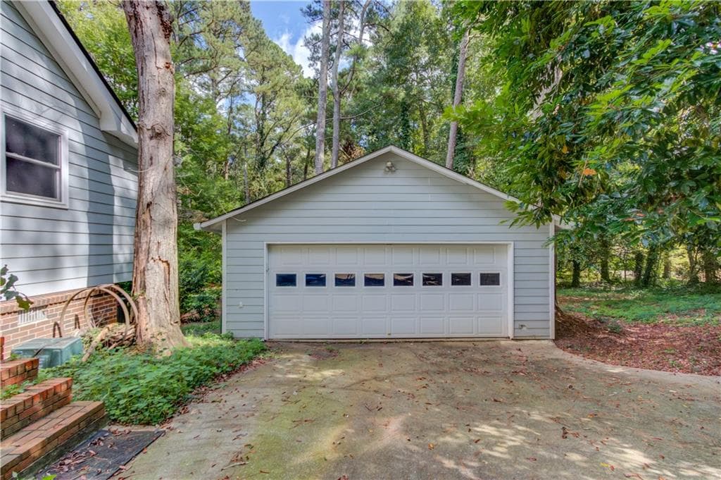 4 bedroom, 4 bathroom, 3,201 sq ft single family residence for sale at 5104 Onawa Court, Lilburn, GA 30047 — photo 2