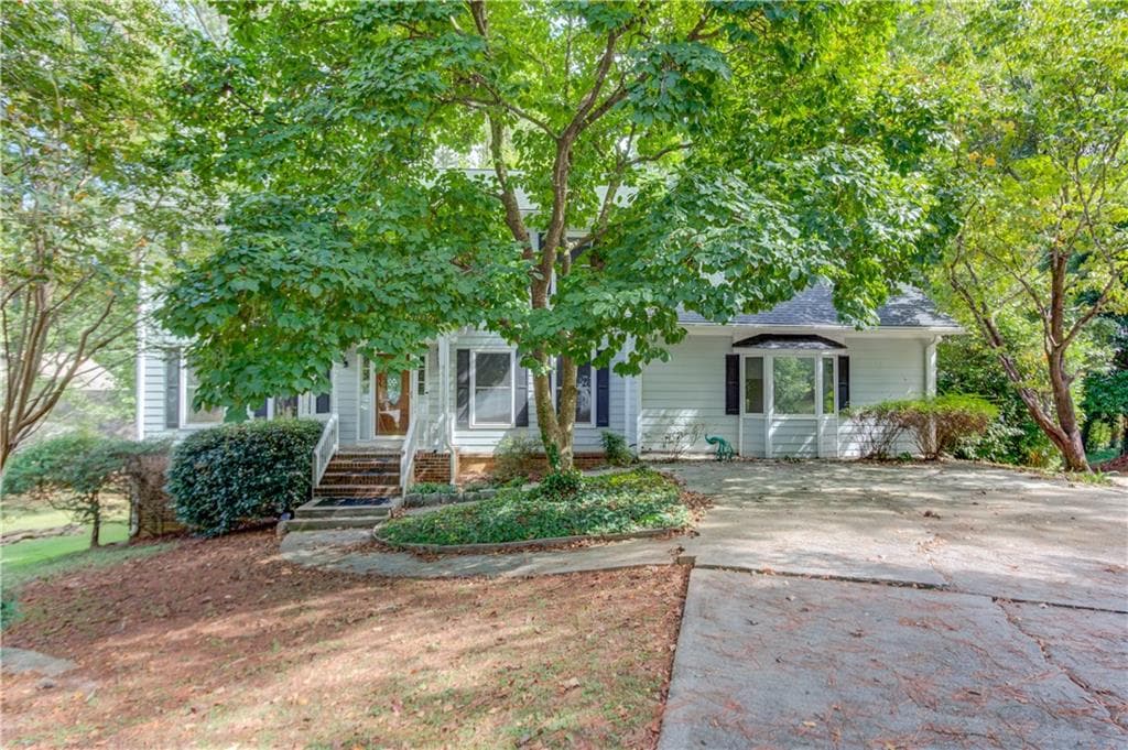 4 bedroom, 4 bathroom, 3,201 sq ft single family residence for sale at 5104 Onawa Court, Lilburn, GA 30047 — photo 4
