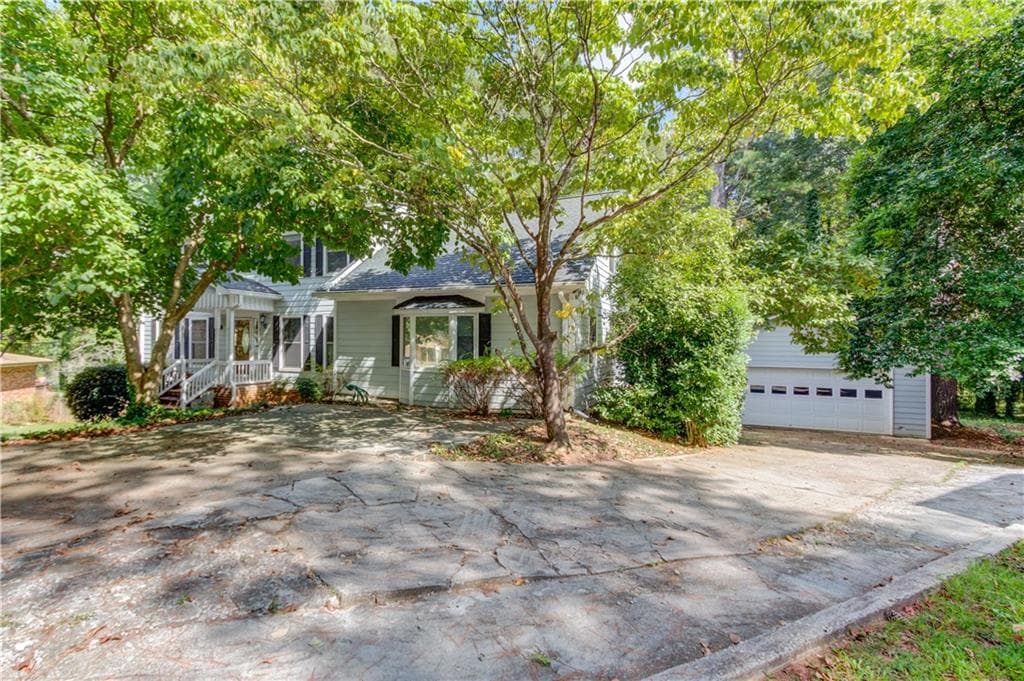 4 bedroom, 4 bathroom, 3,201 sq ft single family residence for sale at 5104 Onawa Court, Lilburn, GA 30047 — photo 6