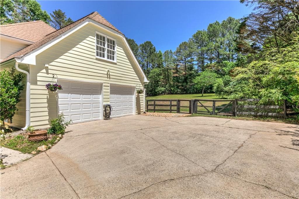 4 bedroom, 3 bathroom, 2,410 sq ft single family residence for rent at 6310 Black Oak Drive, Cumming, GA 30040 for $2,750 a month — photo 2