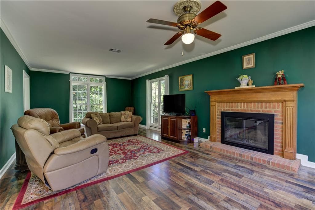 4 bedroom, 3 bathroom, 2,410 sq ft single family residence for rent at 6310 Black Oak Drive, Cumming, GA 30040 for $2,750 a month — photo 9