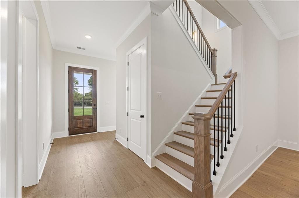 5 bedroom, 5 bathroom, 3,589 sq ft single family residence for sale at 200 Knollwood Bend, Canton, GA 30015 — photo 6