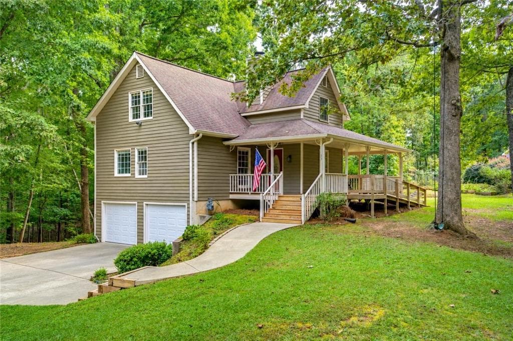 3 bedroom, 3 bathroom, 2,040 sq ft single family residence for sale at 33 Mayapple Glen, Dawsonville, GA 30534