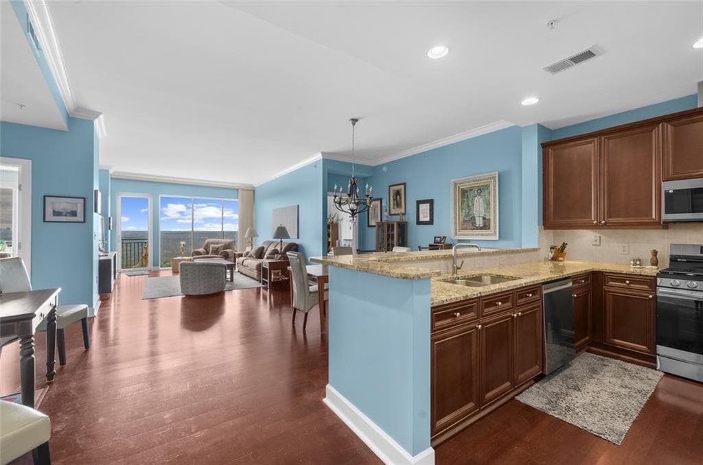 2 bedroom, 3 bathroom, 1,829 sq ft condominium for sale at 2950 Mount Wilkinson Parkway 813, Atlanta, GA 30339 — photo 4