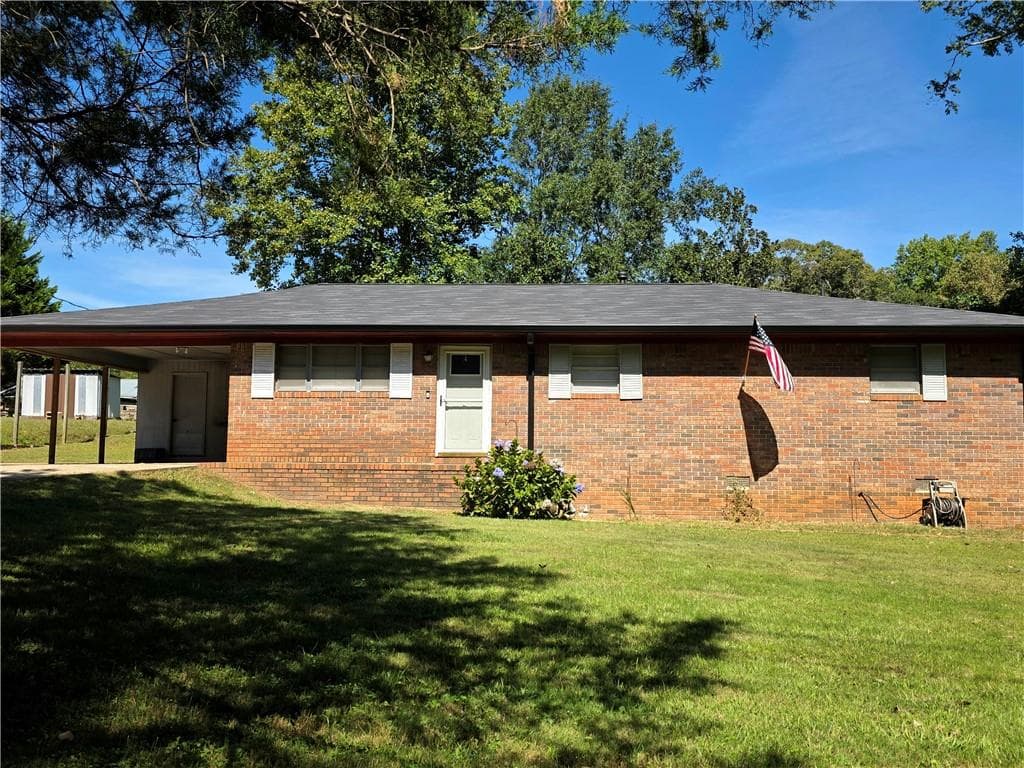 3 bedroom, 2 bathroom, 1,440 sq ft single family residence for sale at 223 Lakeview Drive, Cornelia, GA 30531