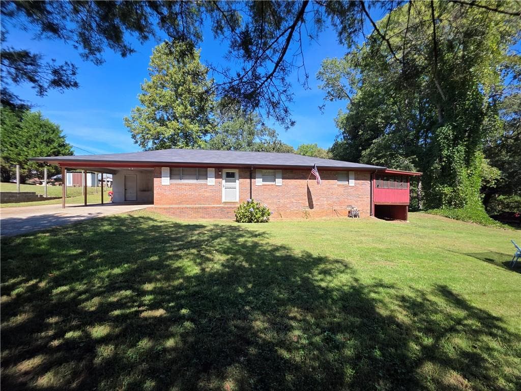 3 bedroom, 2 bathroom, 1,440 sq ft single family residence for sale at 223 Lakeview Drive, Cornelia, GA 30531 — photo 3