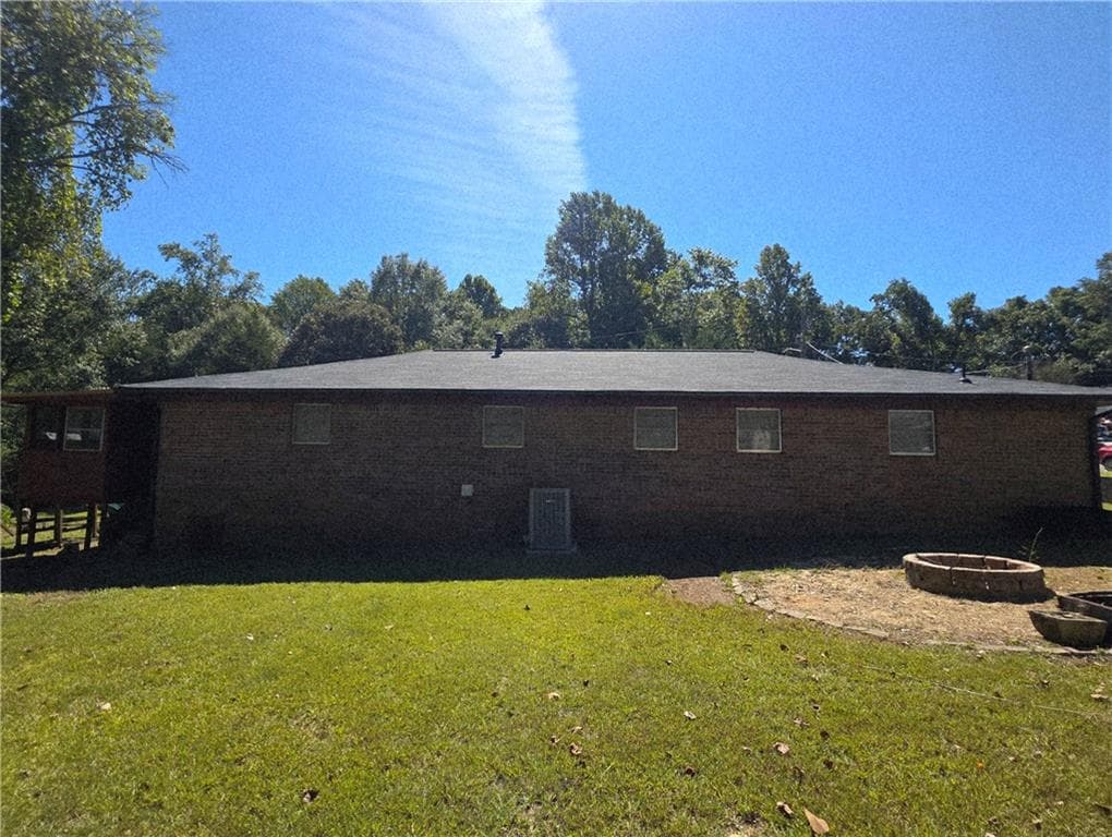 3 bedroom, 2 bathroom, 1,440 sq ft single family residence for sale at 223 Lakeview Drive, Cornelia, GA 30531 — photo 8