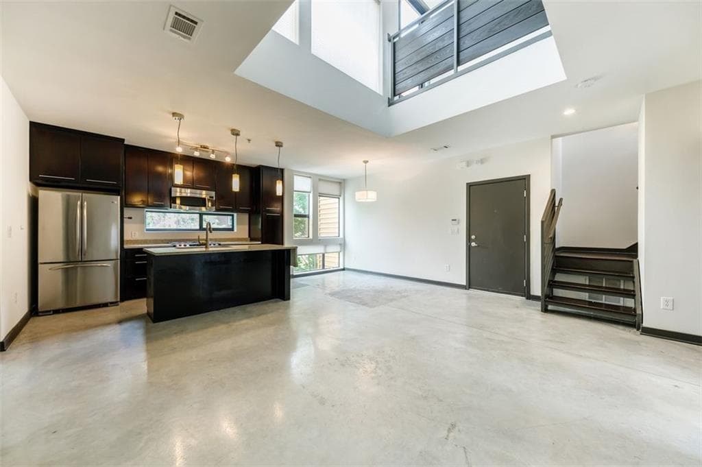2 bedroom, 2 bathroom, 1,250 sq ft townhouse for rent at 972 Dekalb Avenue 205, Atlanta, GA 30307 for $2,675 a month — photo 2