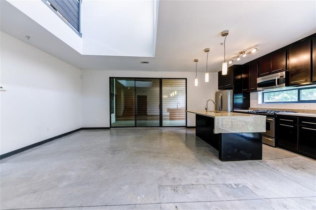 2 bedroom, 2 bathroom, 1,250 sq ft townhouse for rent at 972 Dekalb Avenue 205, Atlanta, GA 30307 for $2,675 a month — photo 4