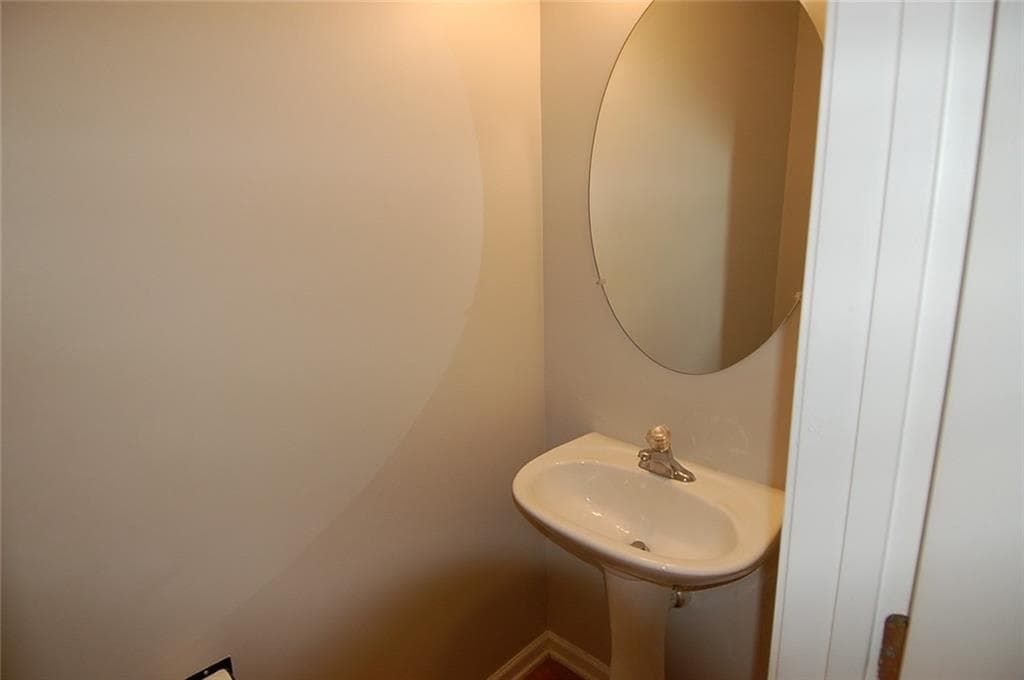 2 bedroom, 3 bathroom, 1,504 sq ft townhouse for sale at 2847 Parkway Close, Lithonia, GA 30058 — photo 6
