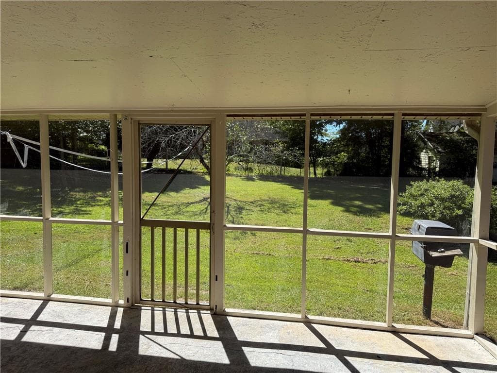 3 bedroom, 2 bathroom, 1,737 sq ft single family residence for sale at 2027 Kensington High Street, Lilburn, GA 30047 — photo 7