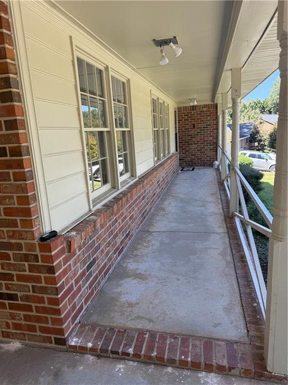 3 bedroom, 2 bathroom, 1,737 sq ft single family residence for sale at 2027 Kensington High Street, Lilburn, GA 30047 — photo 4
