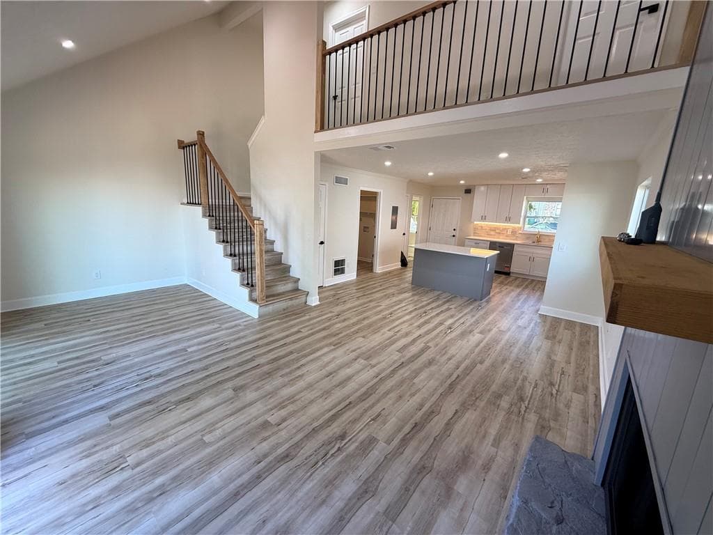 2 bedroom, 2 bathroom, 1,232 sq ft townhouse for sale at 1174 Ridgecrest Lane, Smyrna, GA 30080 — photo 2