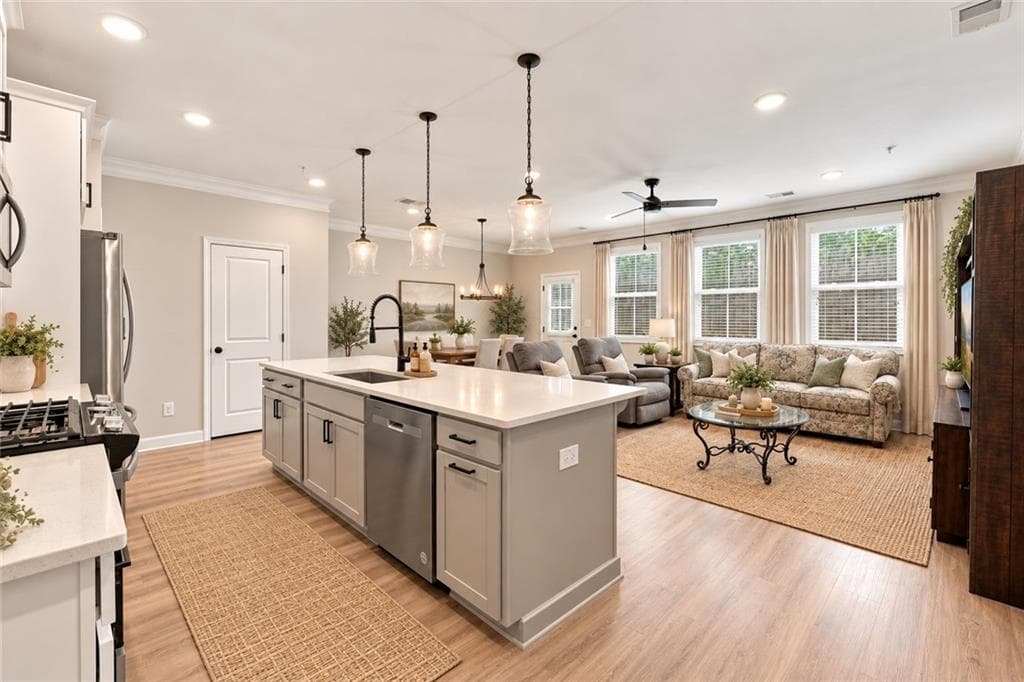 3 bedroom, 3 bathroom, 1,867 sq ft townhouse for sale at 793 Trevett Way, Marietta, GA 30062 — photo 2