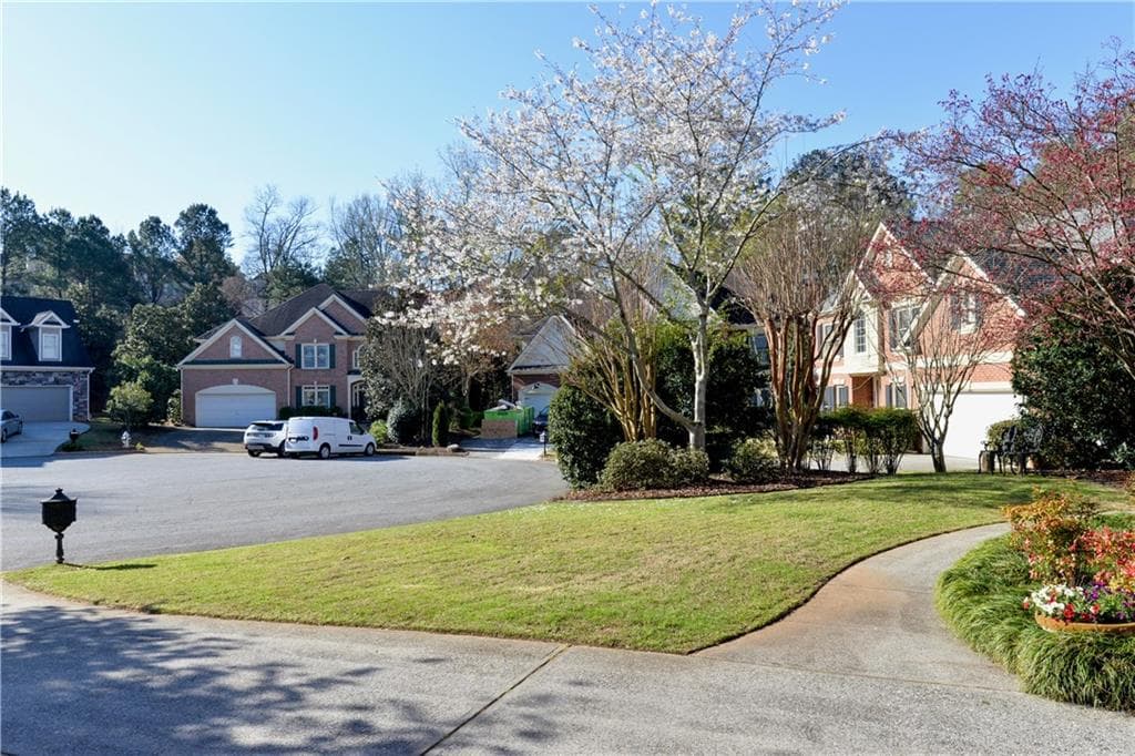 5 bedroom, 4 bathroom, 3,346 sq ft single family residence for rent at 265 Windsor Gate Cove, Atlanta, GA 30342 for $5,500 a month — photo 3